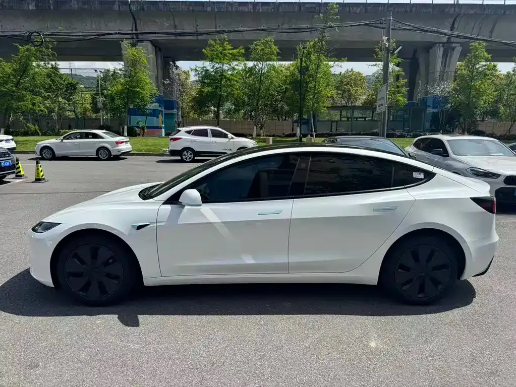 Tesla Model 3 — фото 7