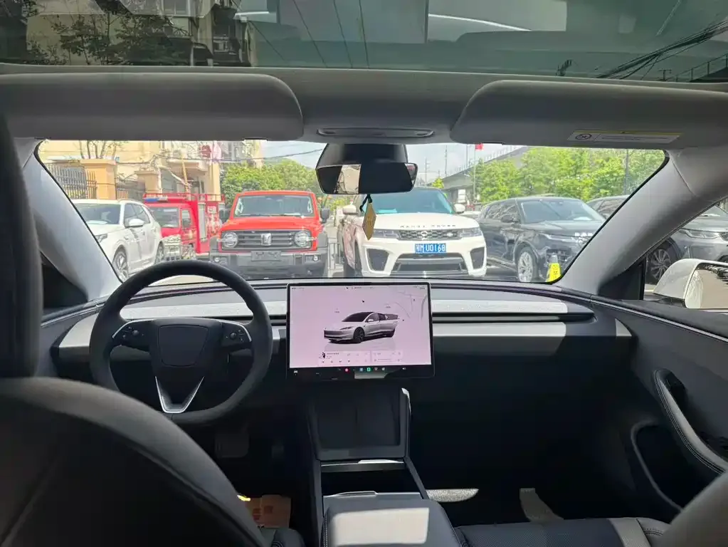 Tesla Model 3 — фото 3