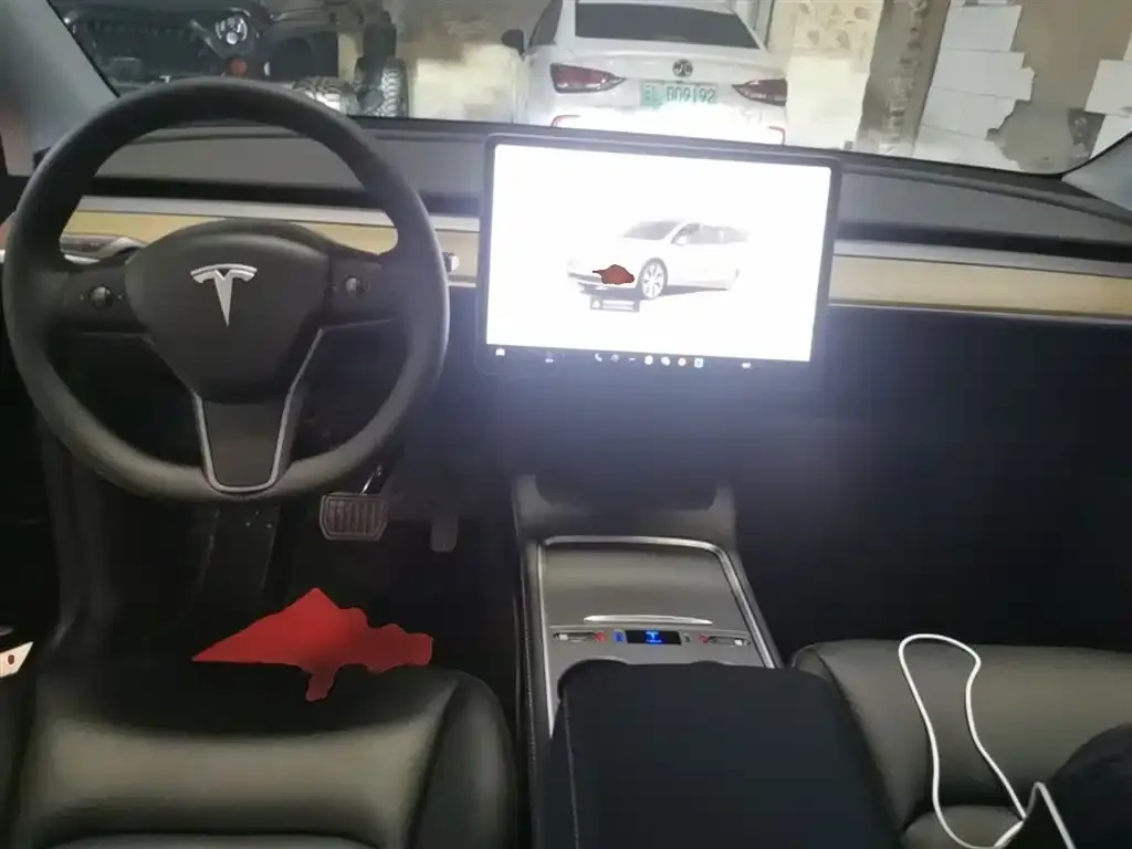 Tesla Model Y — фото 2