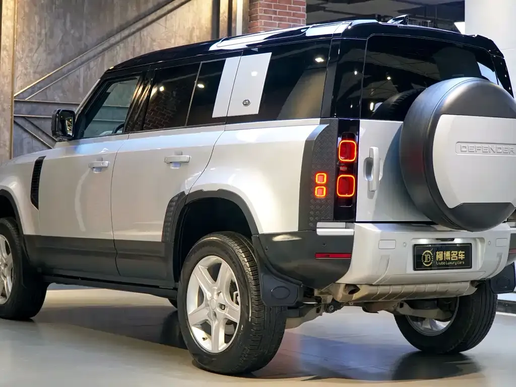 Land Rover Defender — фото 6