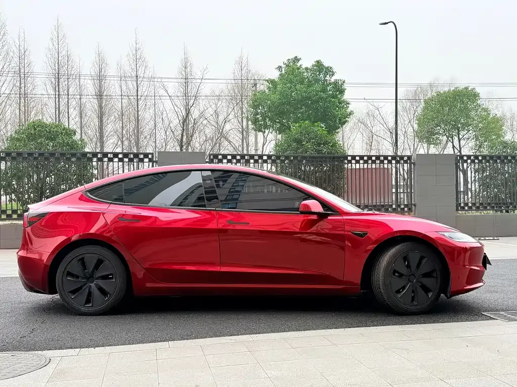 Tesla Model 3 — фото 9