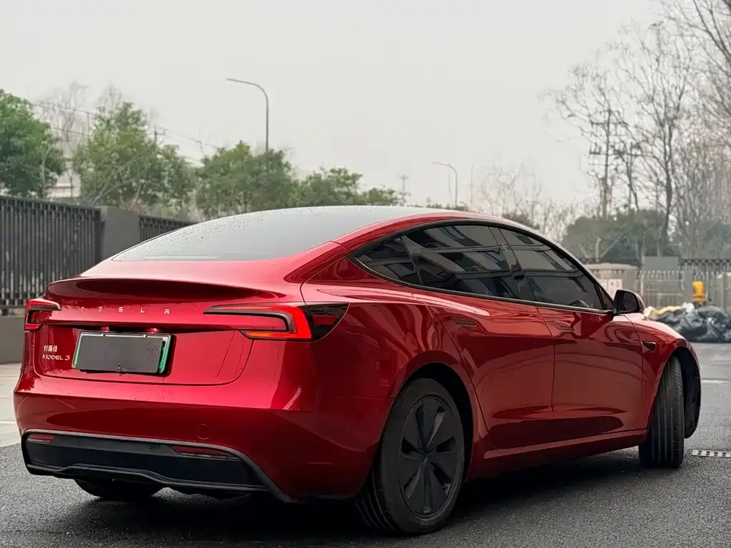 Tesla Model 3 — фото 6