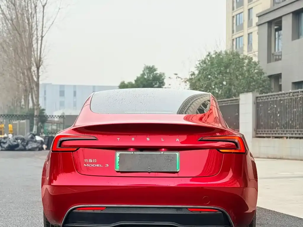 Tesla Model 3 — фото 8
