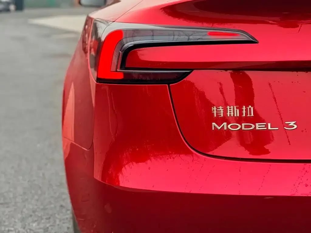 Tesla Model 3 — фото 10