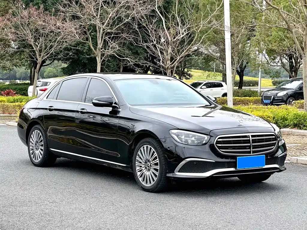 Mercedes-Benz E-Class — фото 8