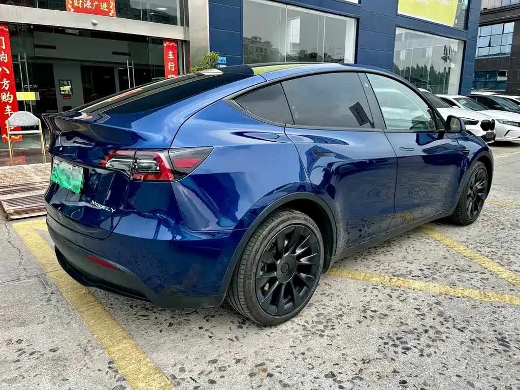 Tesla Model Y — фото 7