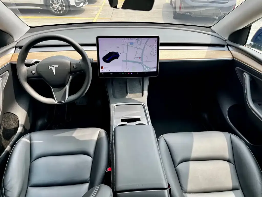 Tesla Model Y — фото 3