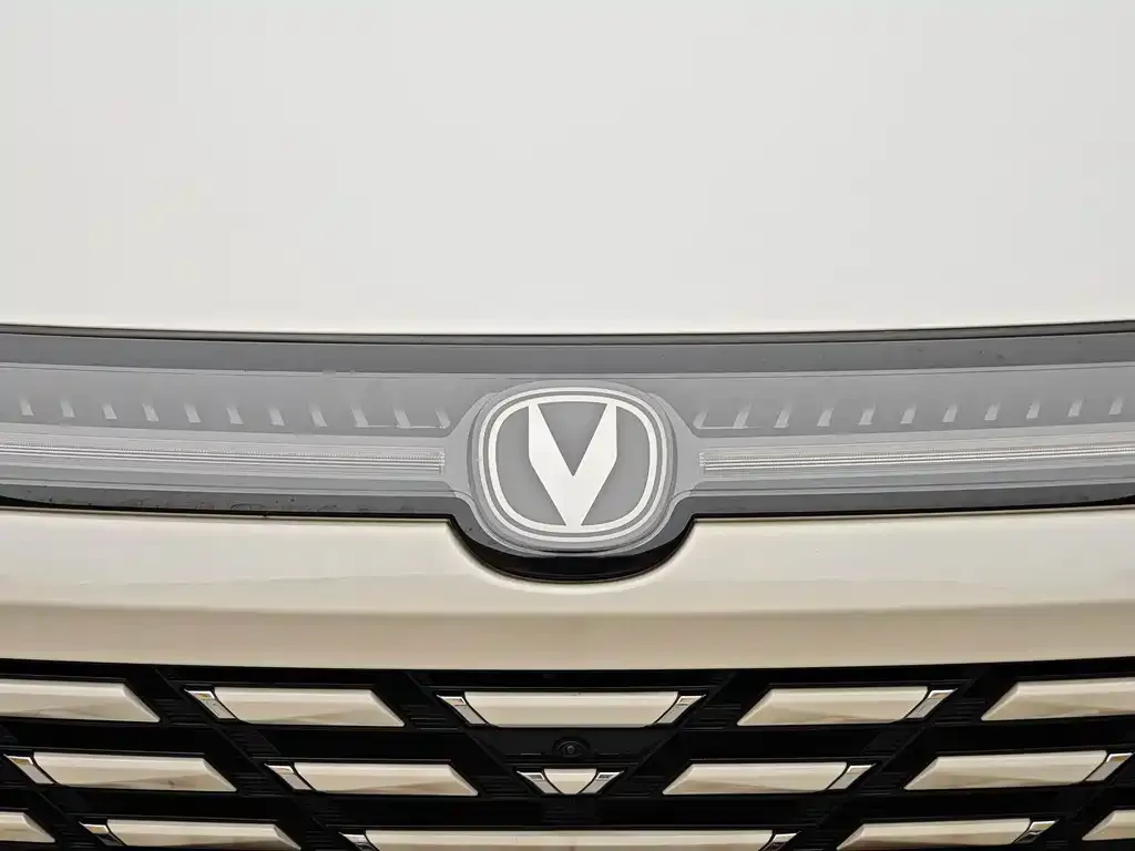 Changan Eado — фото 9