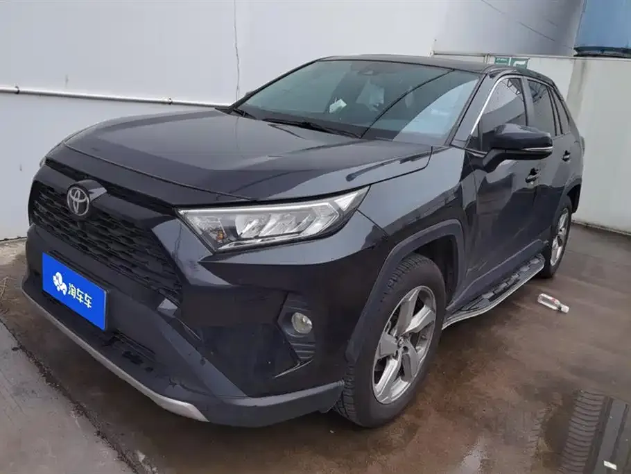 Toyota RAV4 — фото 1