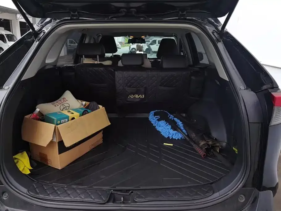 Toyota RAV4 — фото 9