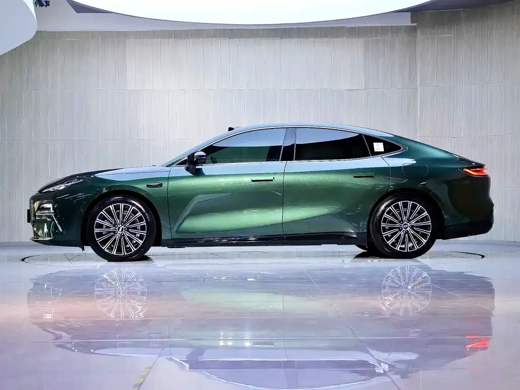 Geely Galaxy Xingyao 8 2025 из CN, фото 10