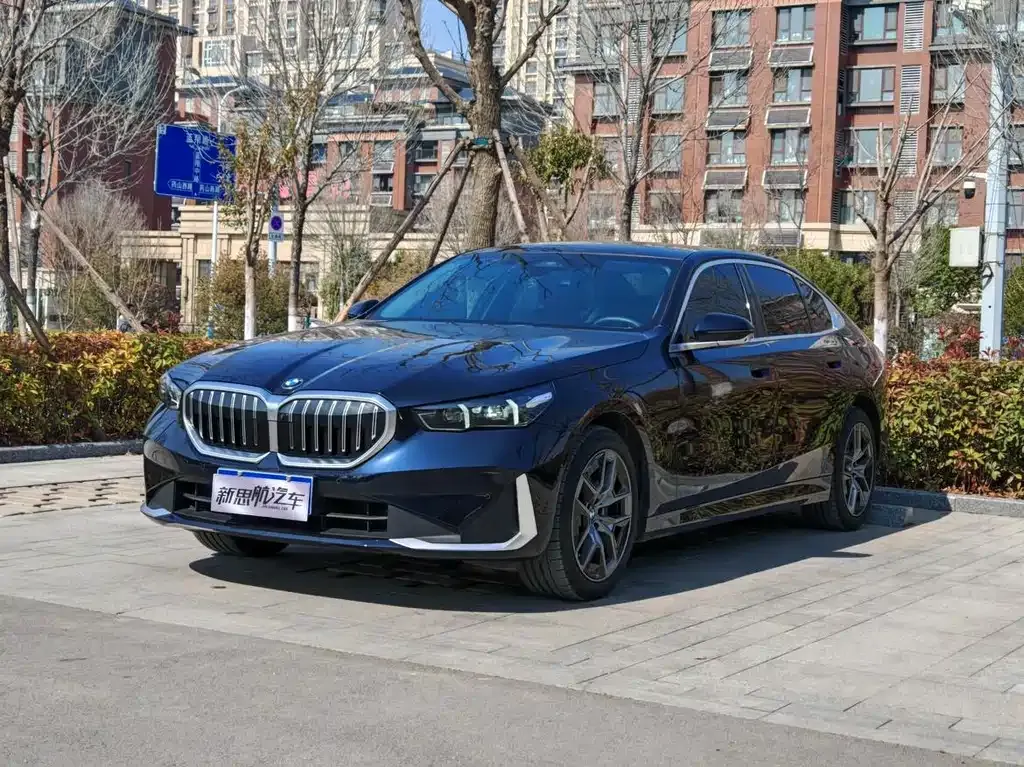 BMW 5 Series — фото 1