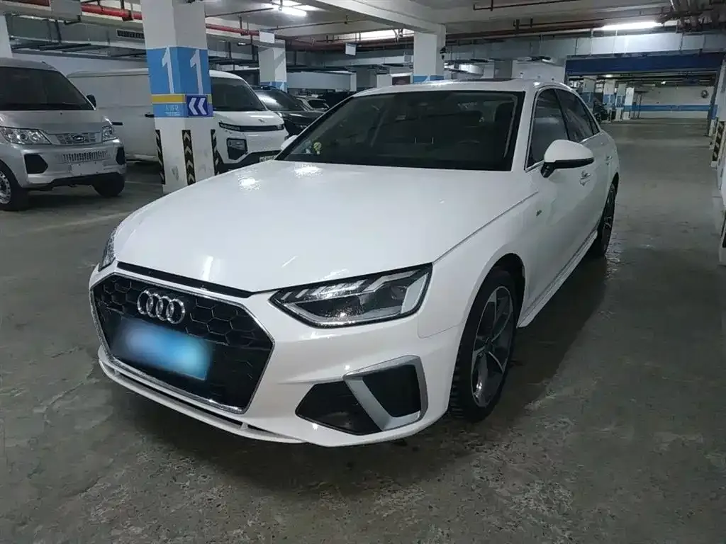 Audi A4L 2022 из CN, фото 1