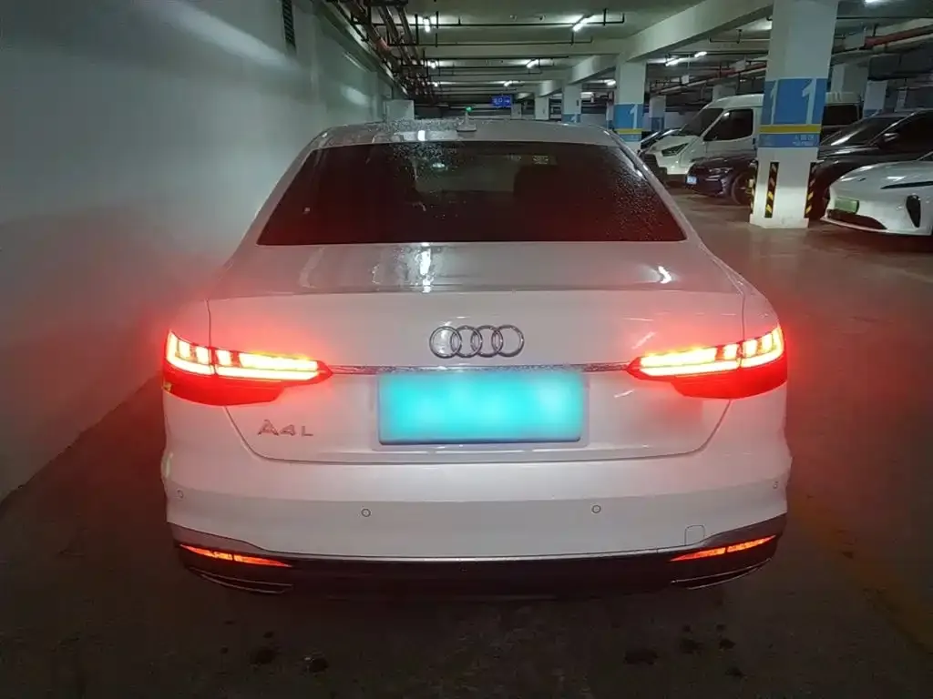 Audi A4L 2022 из CN, фото 2