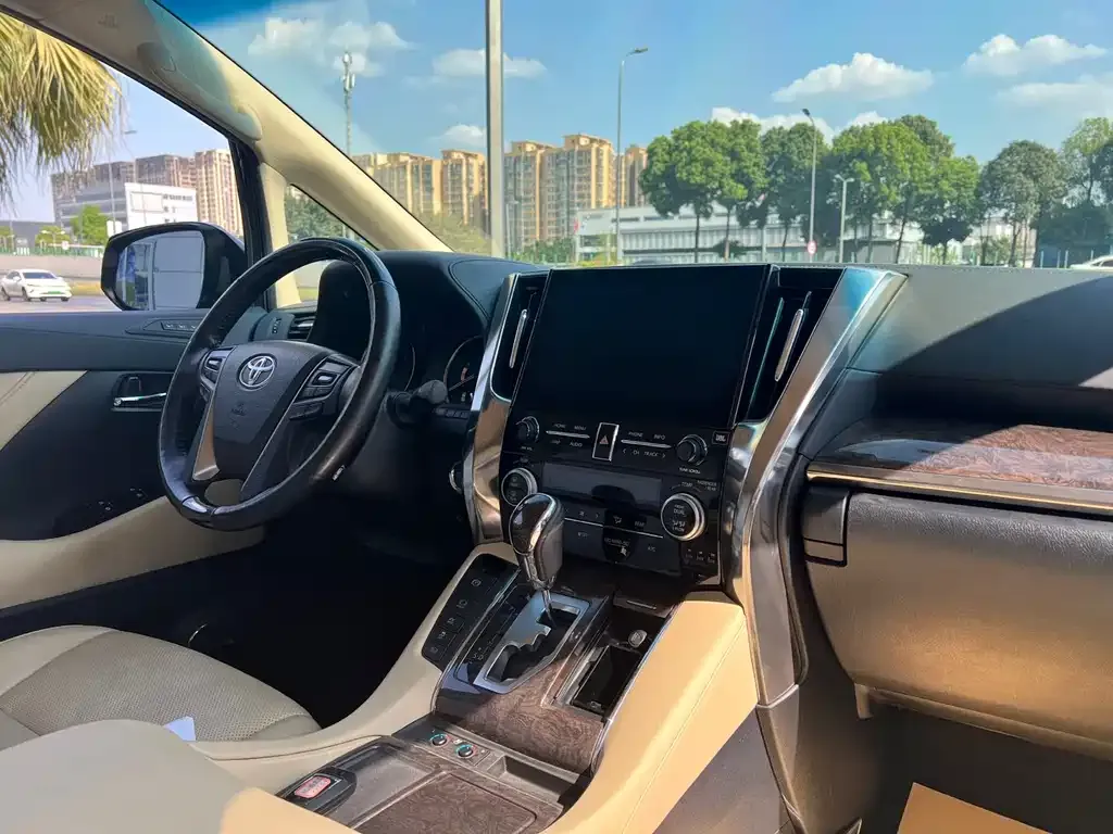 Toyota Vellfire 2021 из CN, фото 7