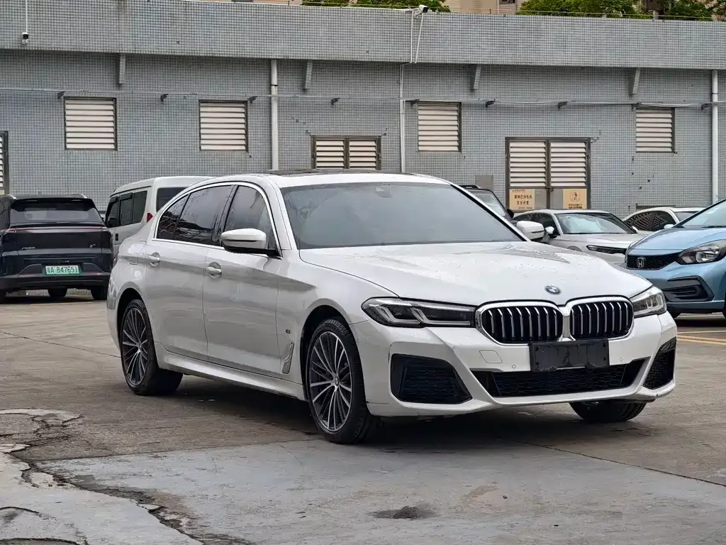 BMW 5 Series — фото 10