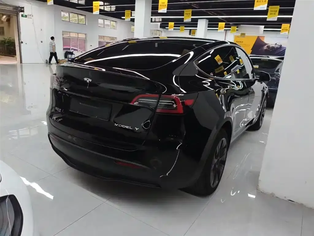 Tesla Model Y — фото 5