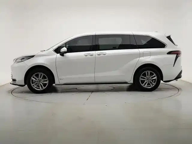 Toyota Sienna — фото 3