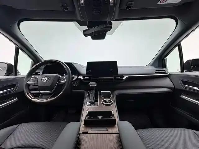 Toyota Sienna — фото 10