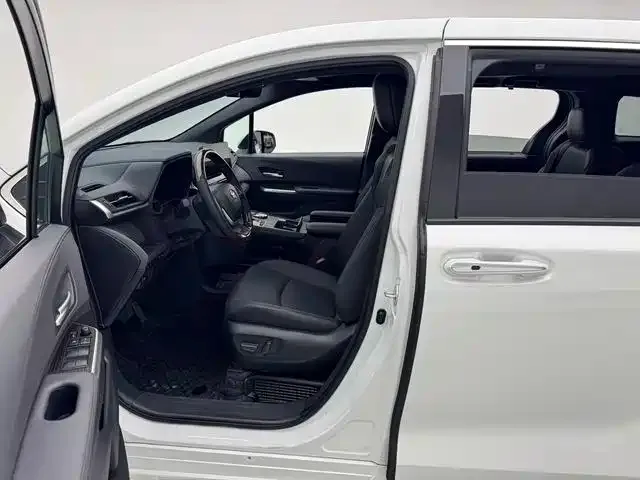 Toyota Sienna — фото 6