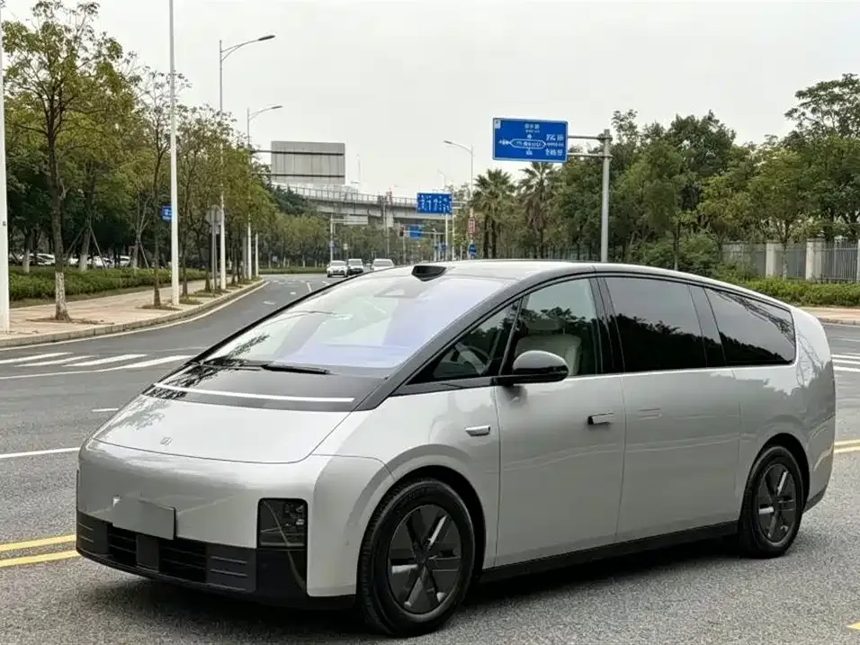 Li Auto MEGA