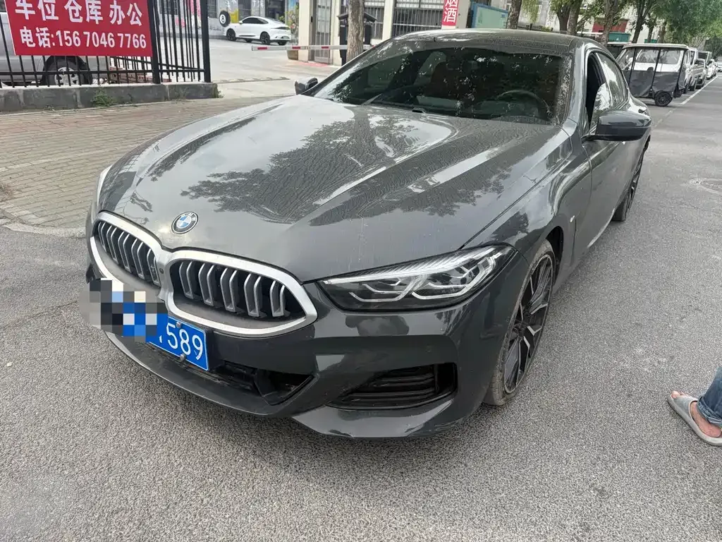 BMW 8 Series — фото 1