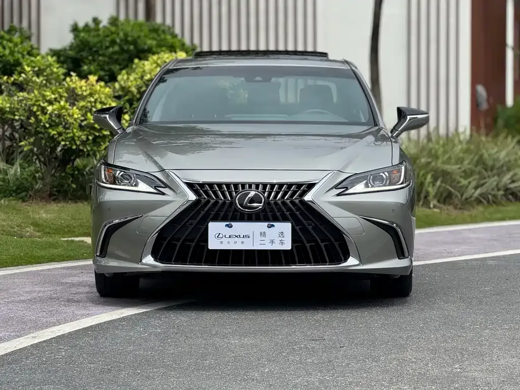 Lexus ES — фото 5