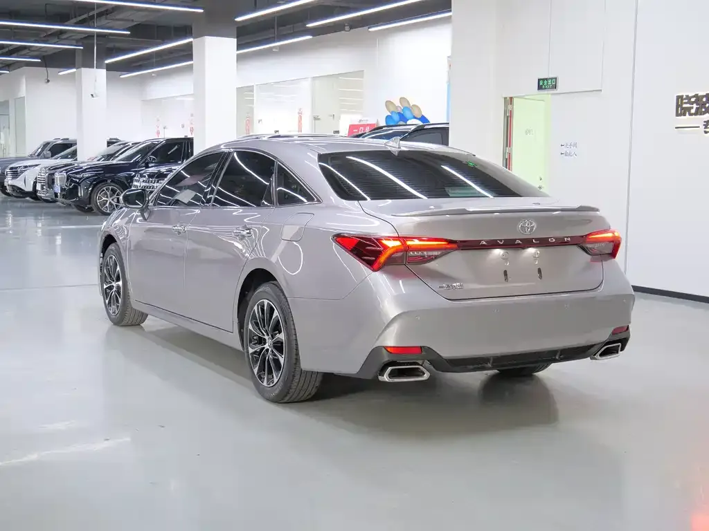 Toyota Avalon — фото 10