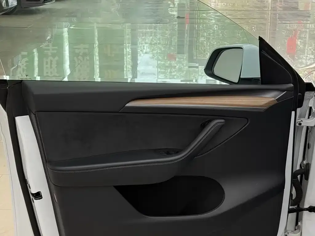 Tesla Model Y 2023 из CN, фото 8