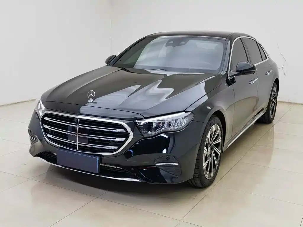 Mercedes-Benz E-Class — фото 1