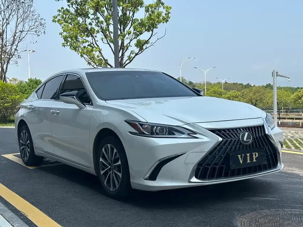 Lexus ES — фото 8