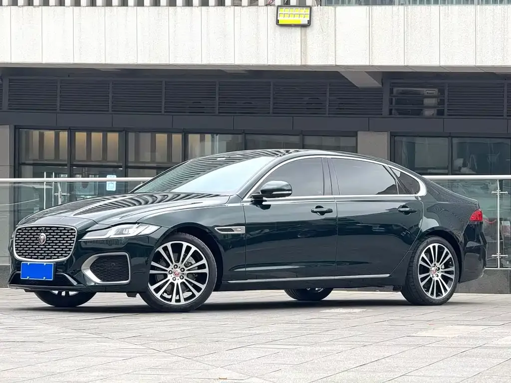 Jaguar XFL — фото 1