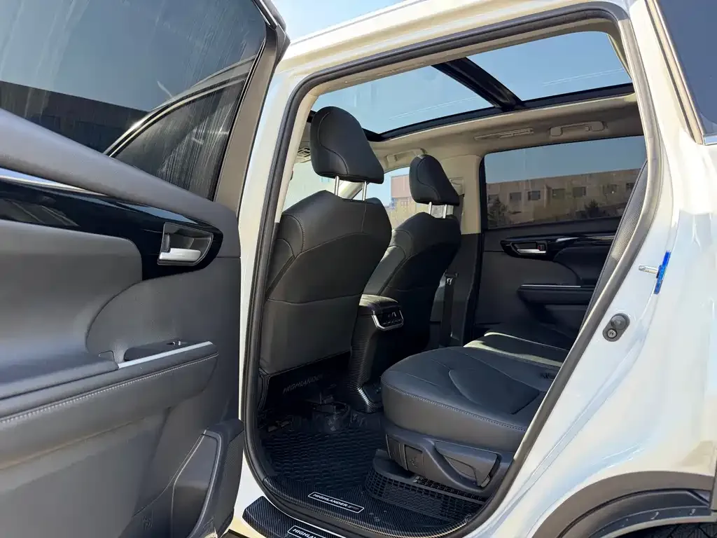 Toyota Highlander 2022 из CN, фото 2
