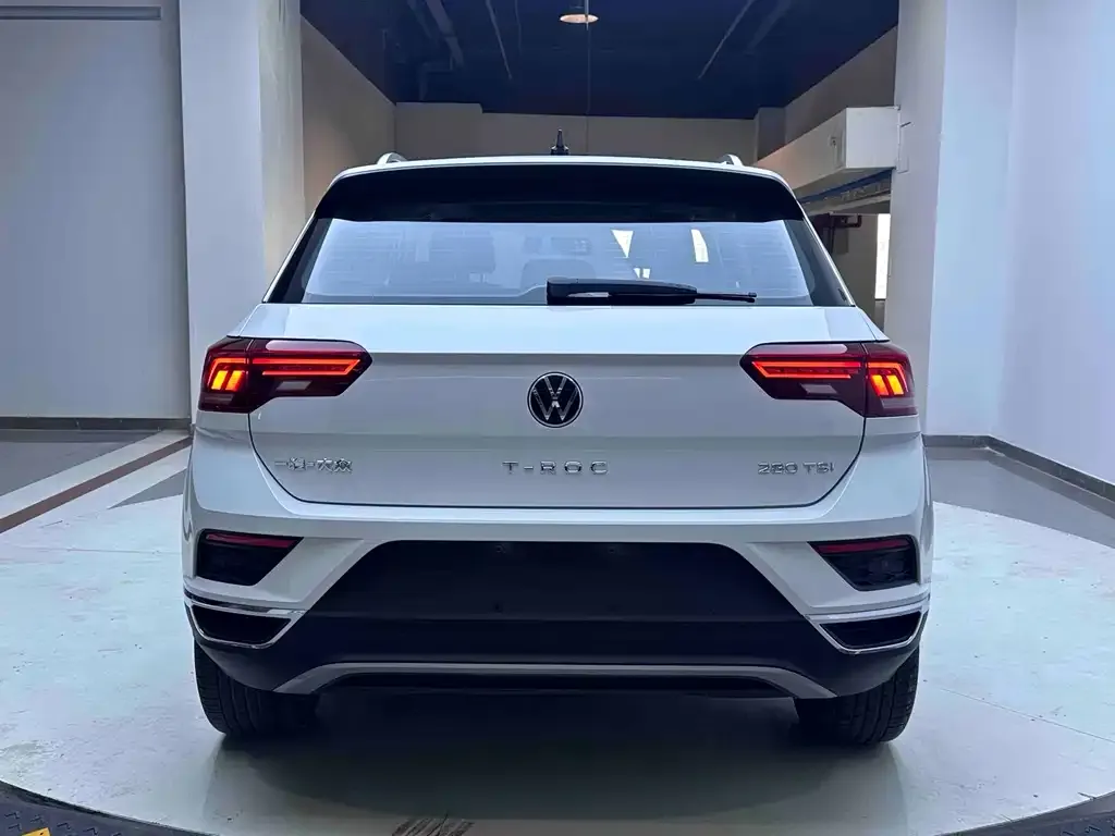 Volkswagen T-Roc — фото 7