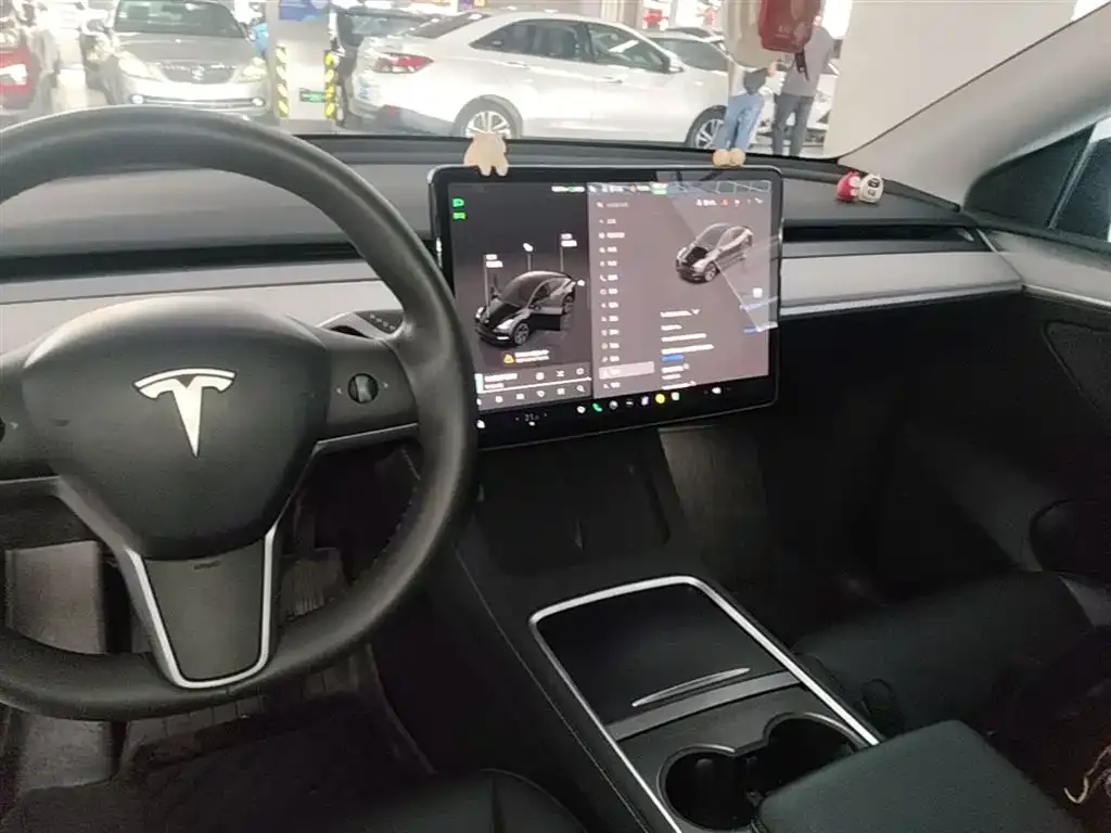 Tesla Model Y — фото 5