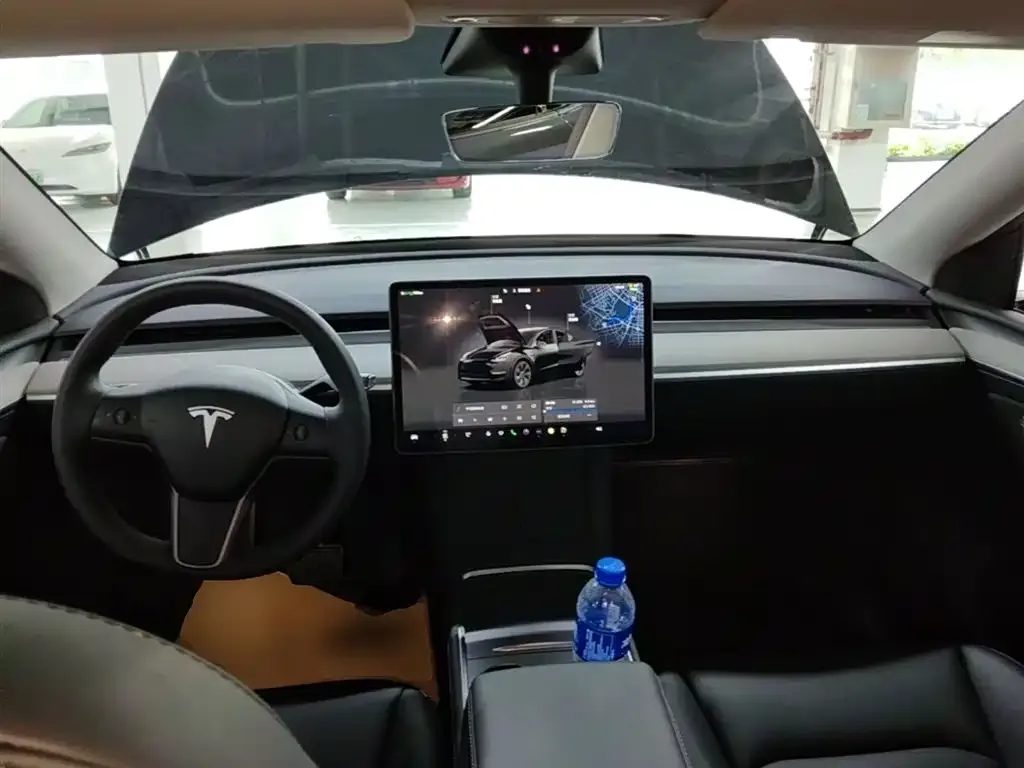 Tesla Model Y — фото 2