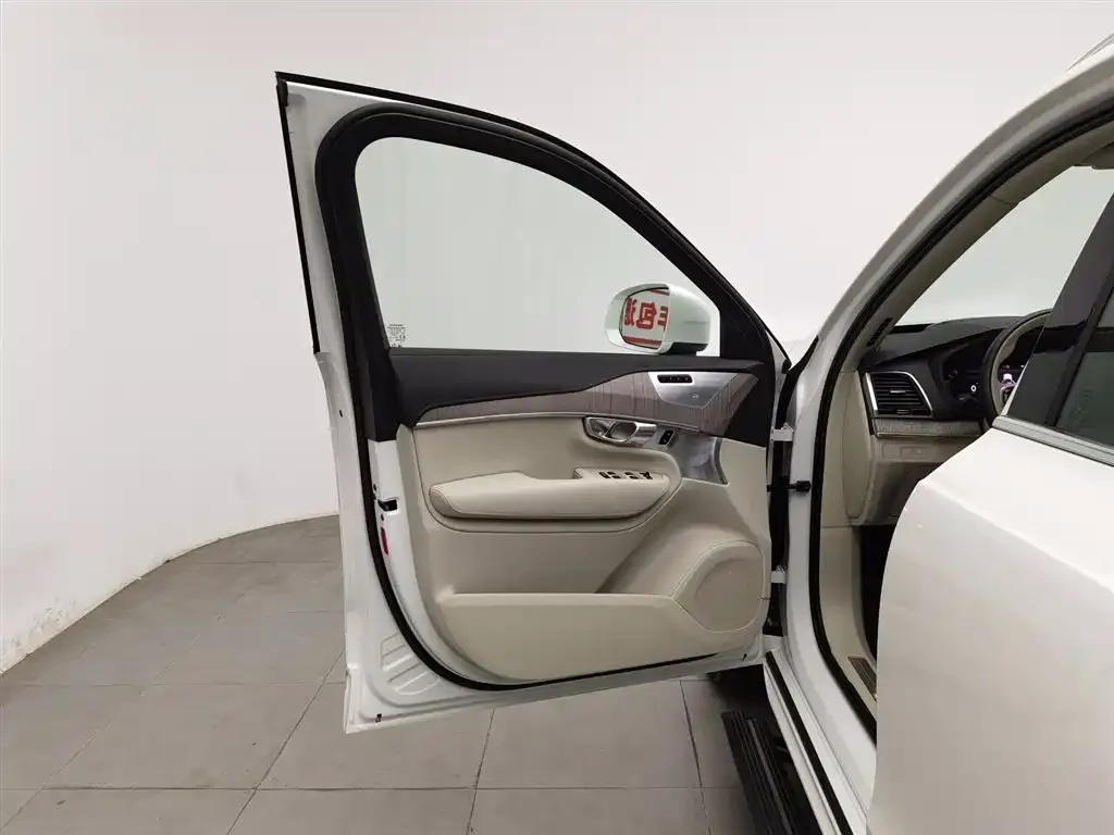 Volvo XC90 PHEV 2022 из CN, фото 2