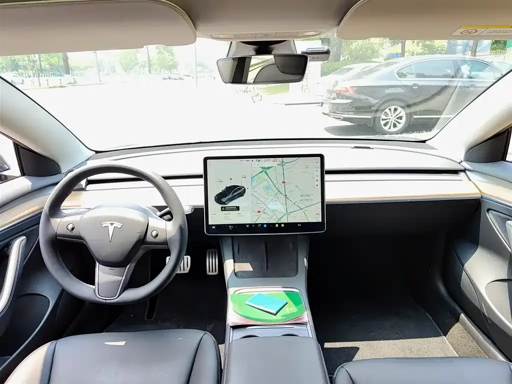 Tesla Model 3 — фото 4
