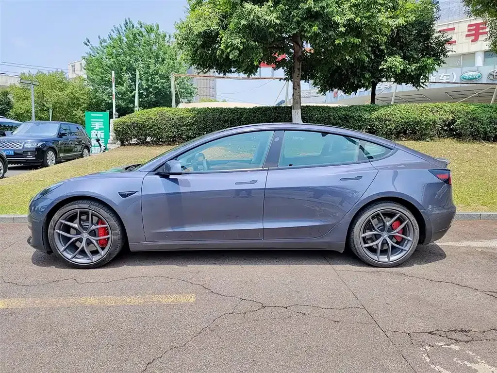 Tesla Model 3 — фото 10