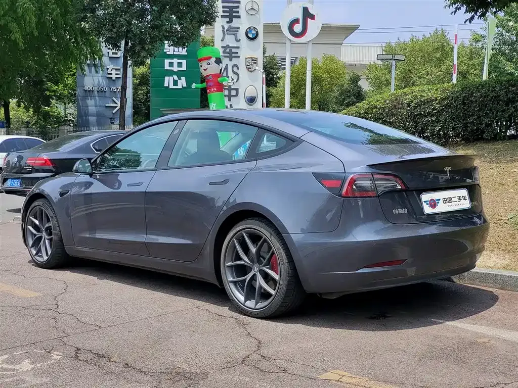 Tesla Model 3 — фото 8