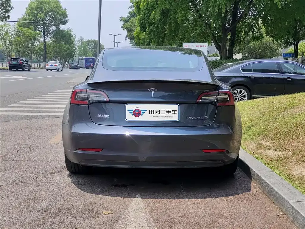 Tesla Model 3 — фото 9