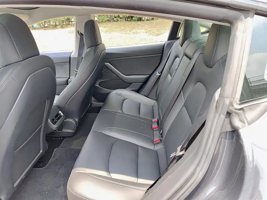 Tesla Model 3 — фото 3