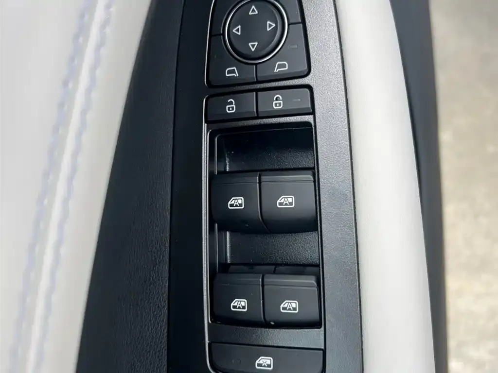 BYD Seal 05 DM-i — фото 7