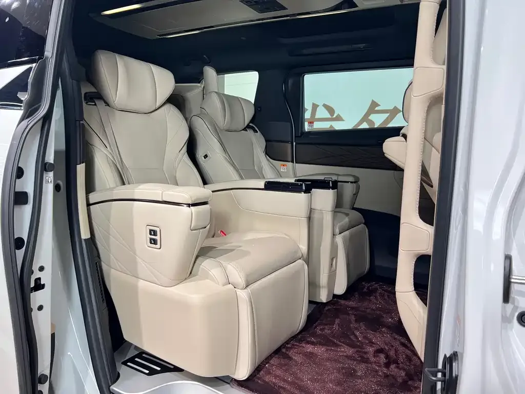 Toyota Alphard — фото 7