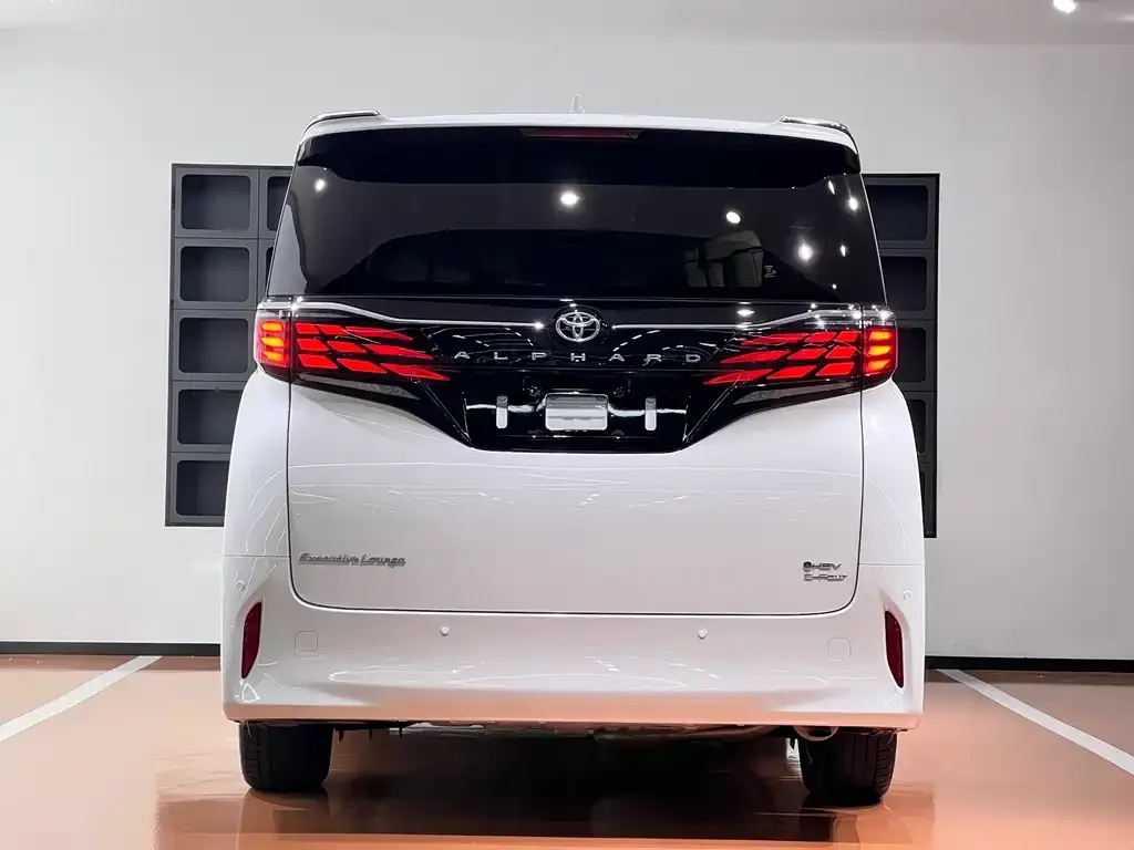 Toyota Alphard — фото 2