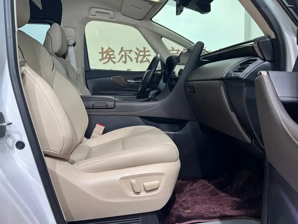 Toyota Alphard — фото 10