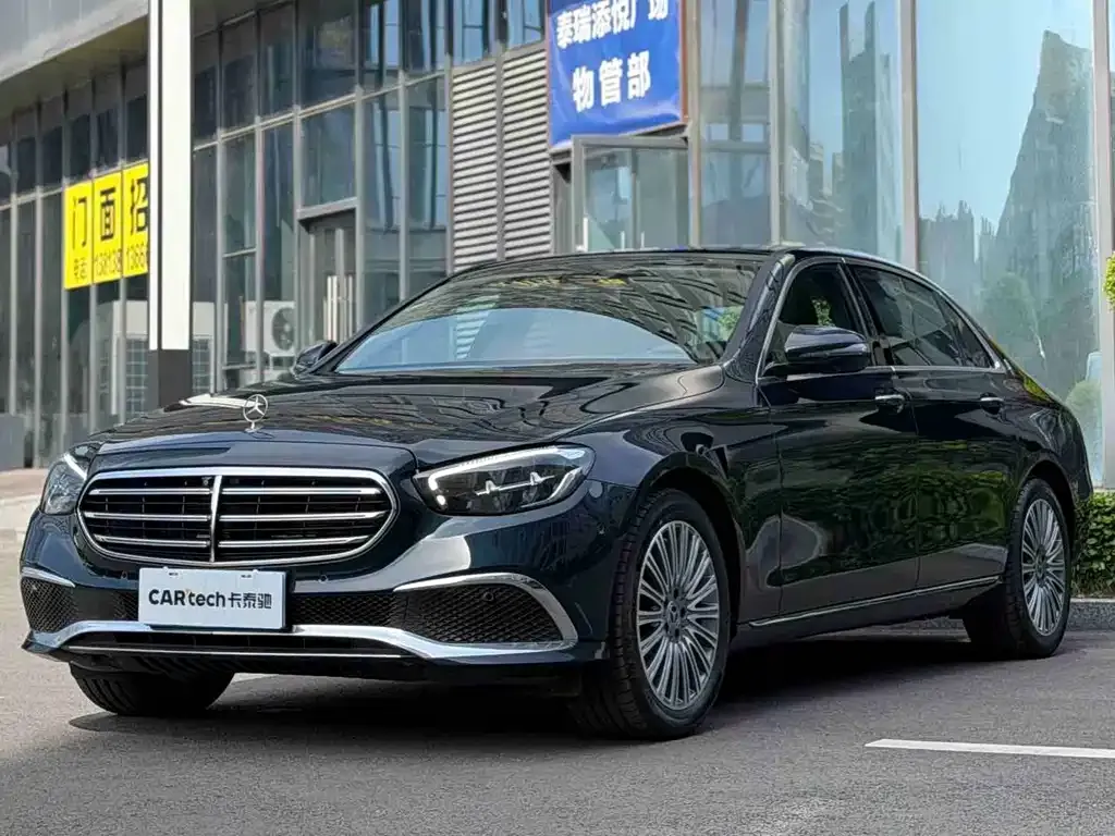 Mercedes-Benz E-Class — фото 1