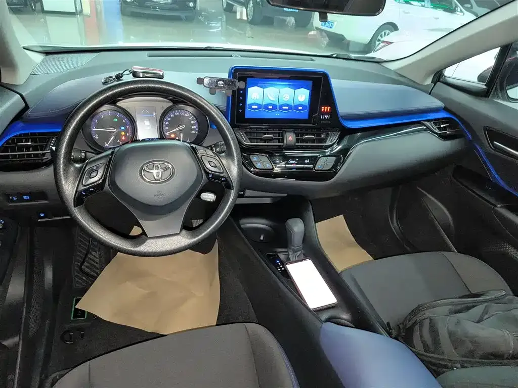 Toyota C-HR — фото 10