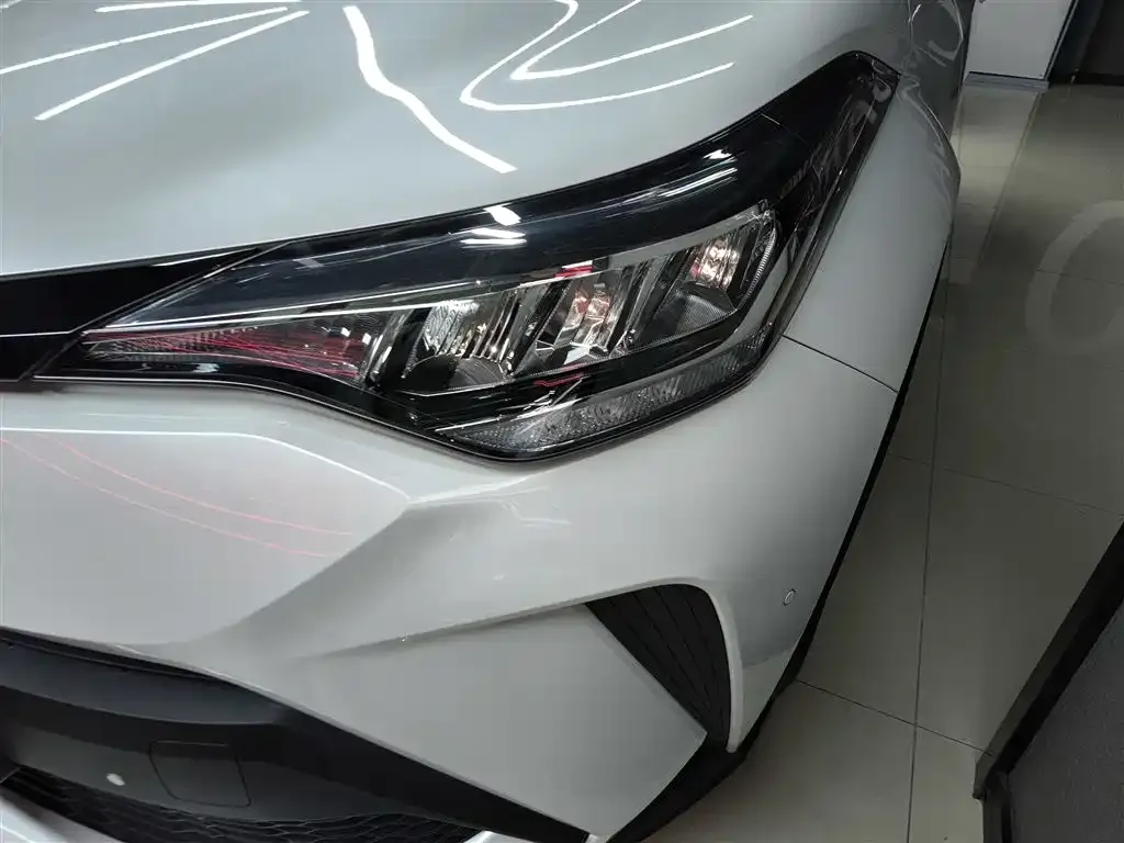 Toyota C-HR — фото 7