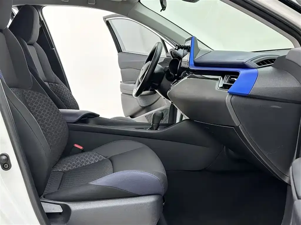 Toyota C-HR — фото 5